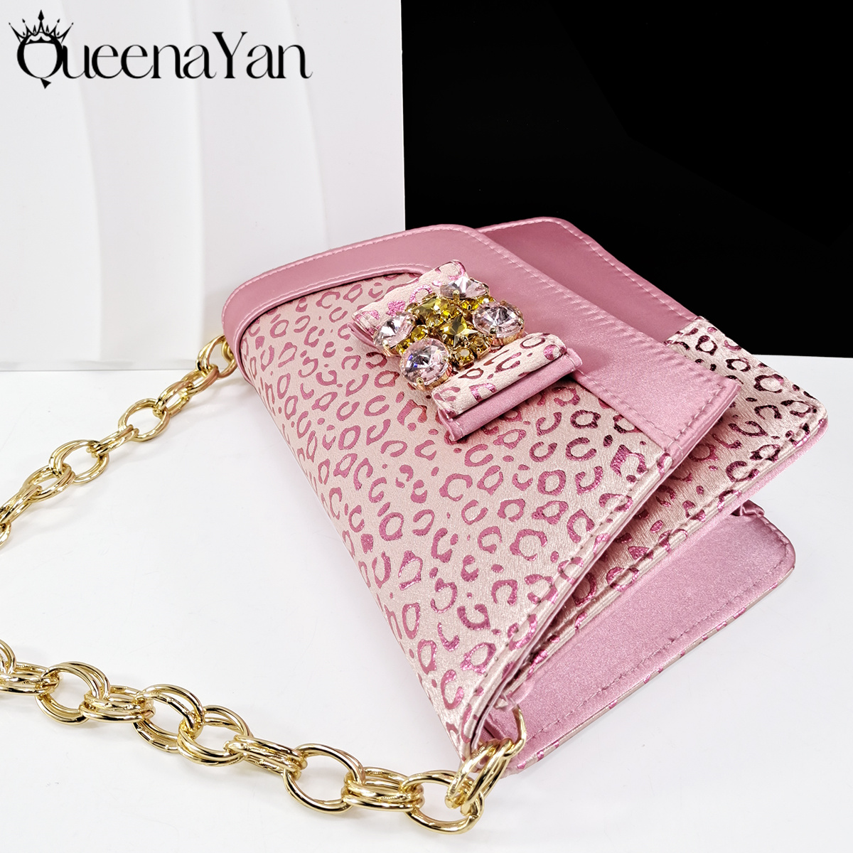 Queena Yan  2025 Shiny Italian - Party Favor Bag recensie en prijs
