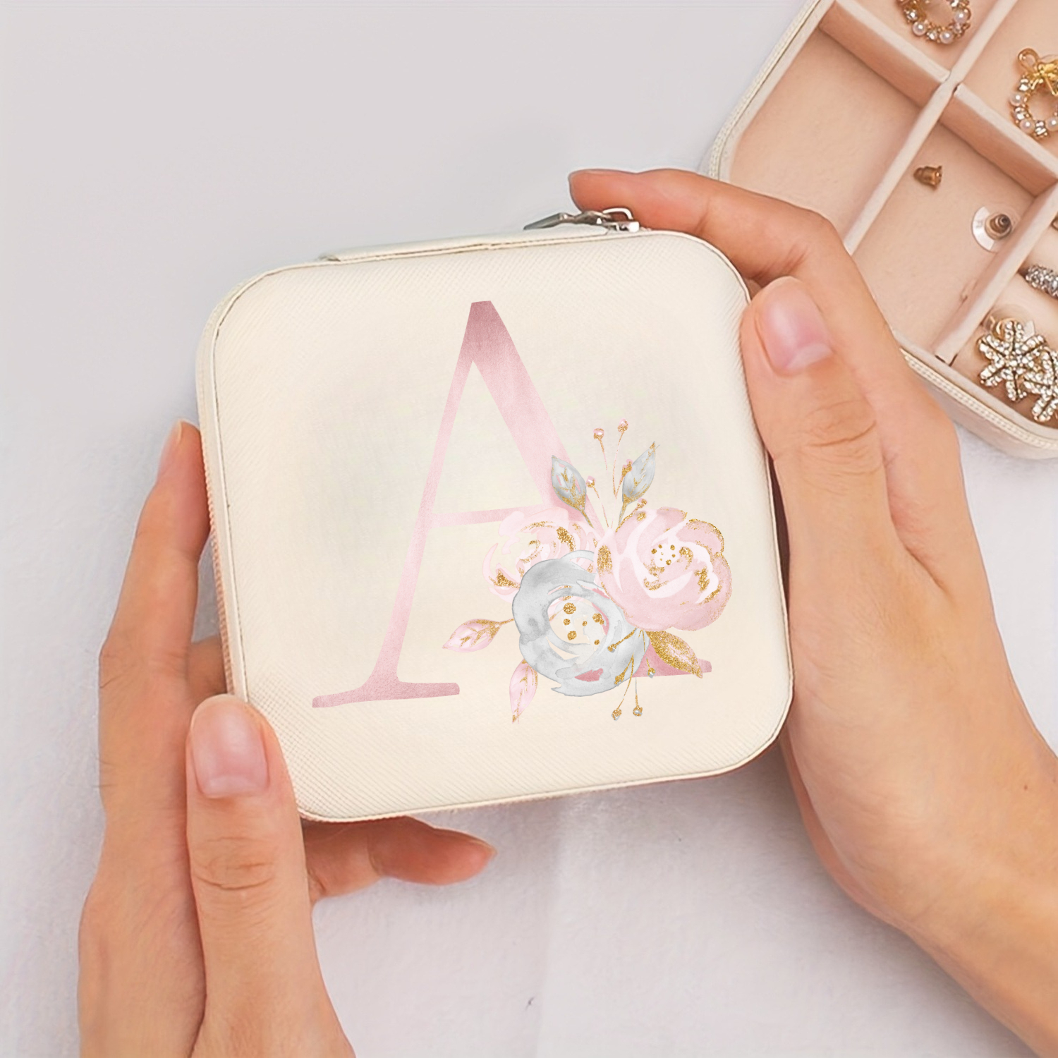 A-Z Alphabet Print Beige Trave - Event Z recensie en prijs
