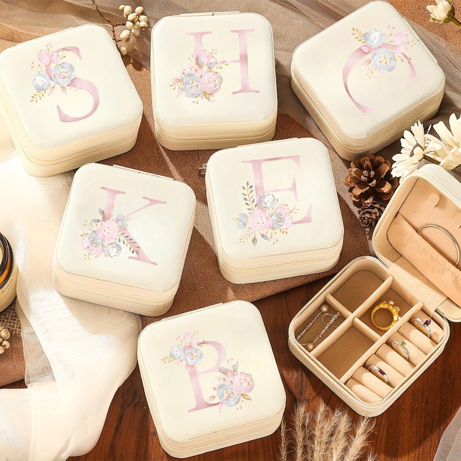 A-Z Alphabet Print Beige Trave - Event Z recensie en prijs